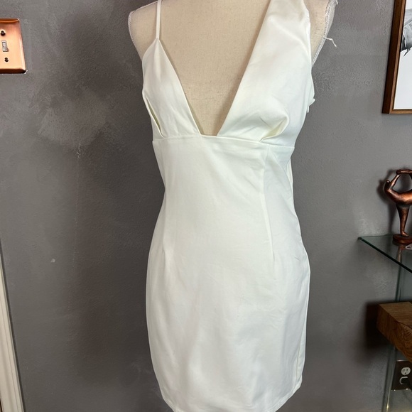 Superdown Eleanor Mini Dress in White - Picture 6 of 9